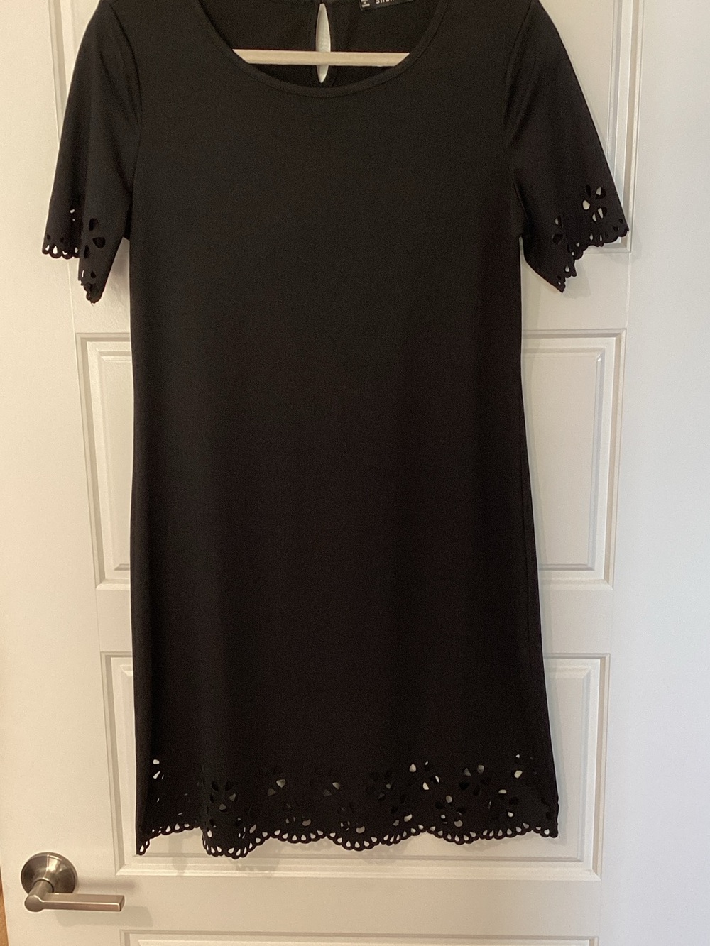 SHEIN Black Short Sleeve Mini Dress with Laser-Cut Hem